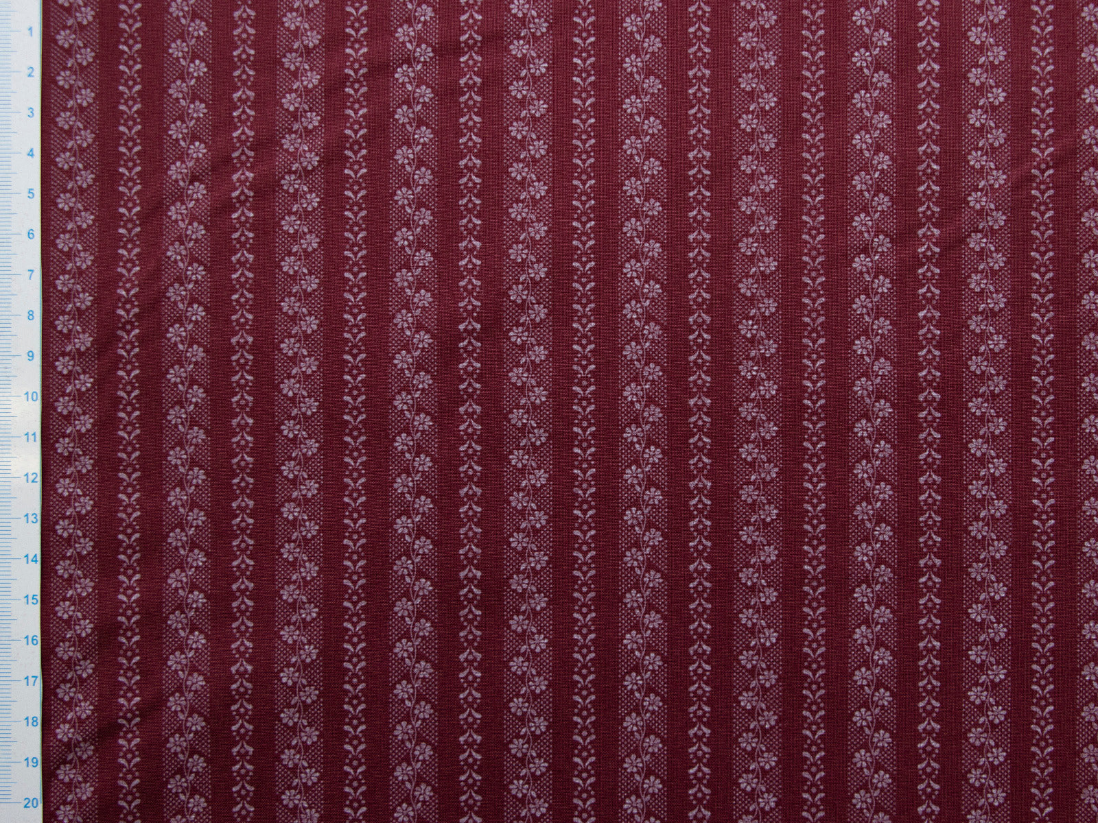 Webware Baumwolle Renforcé mercerisiert für Trachten - geblümte Streifen - altrot