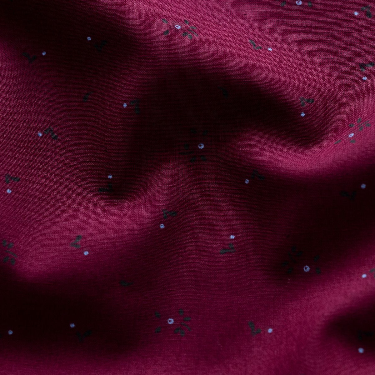 Webware Baumwolle Renforcé mercerisiert für Trachten - kleine Beeren - dunkelrot