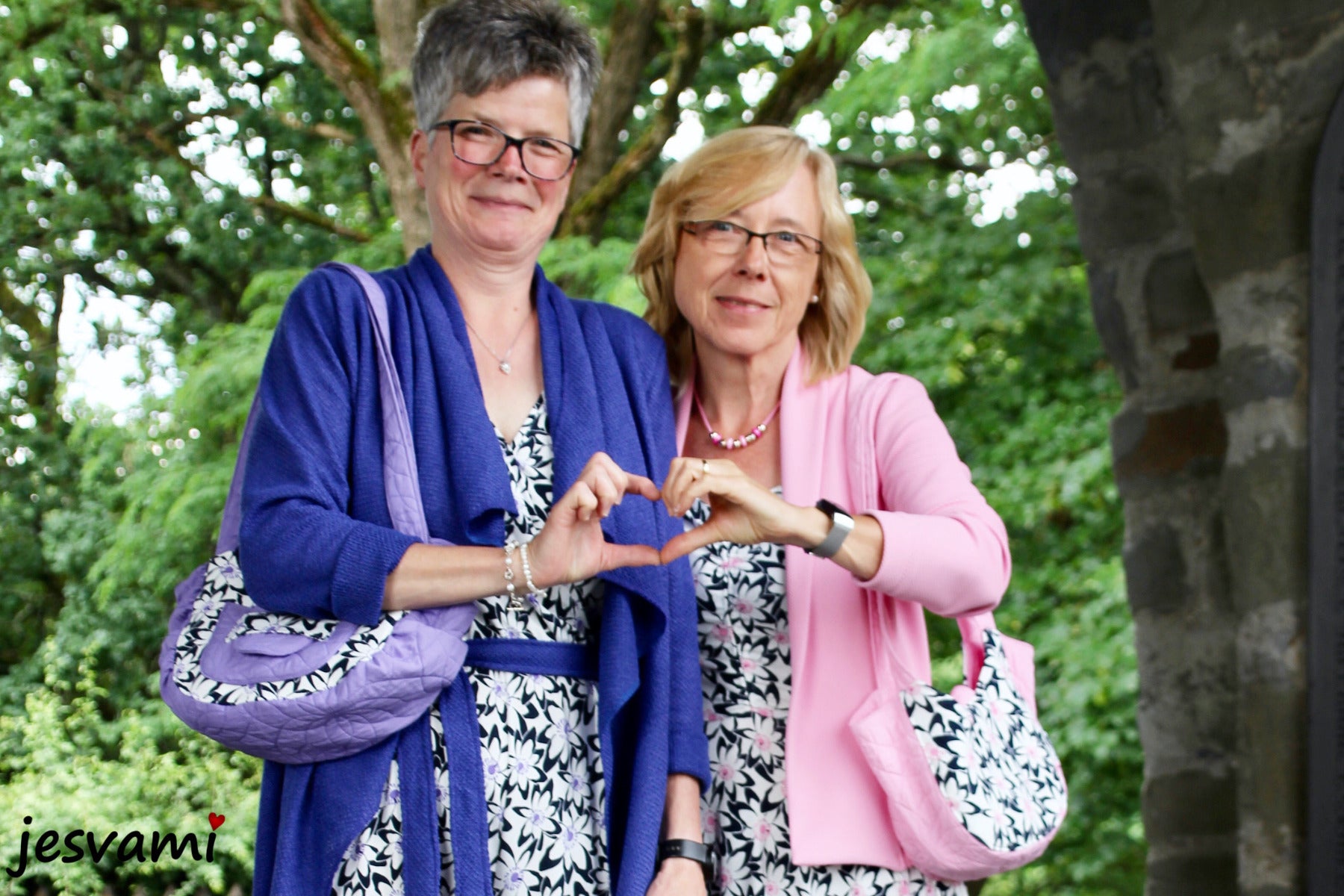 Jersey Viskose - Blumenwiese - nachtblau/weiß/rosa