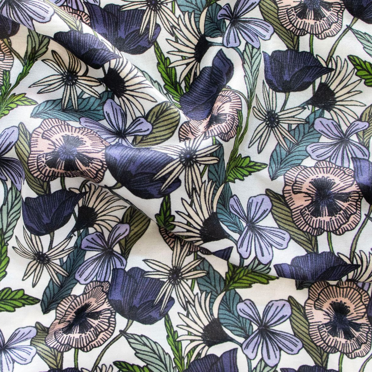 Satin - glänzend - verschiedene Blümchen - weiß - dunkelblau