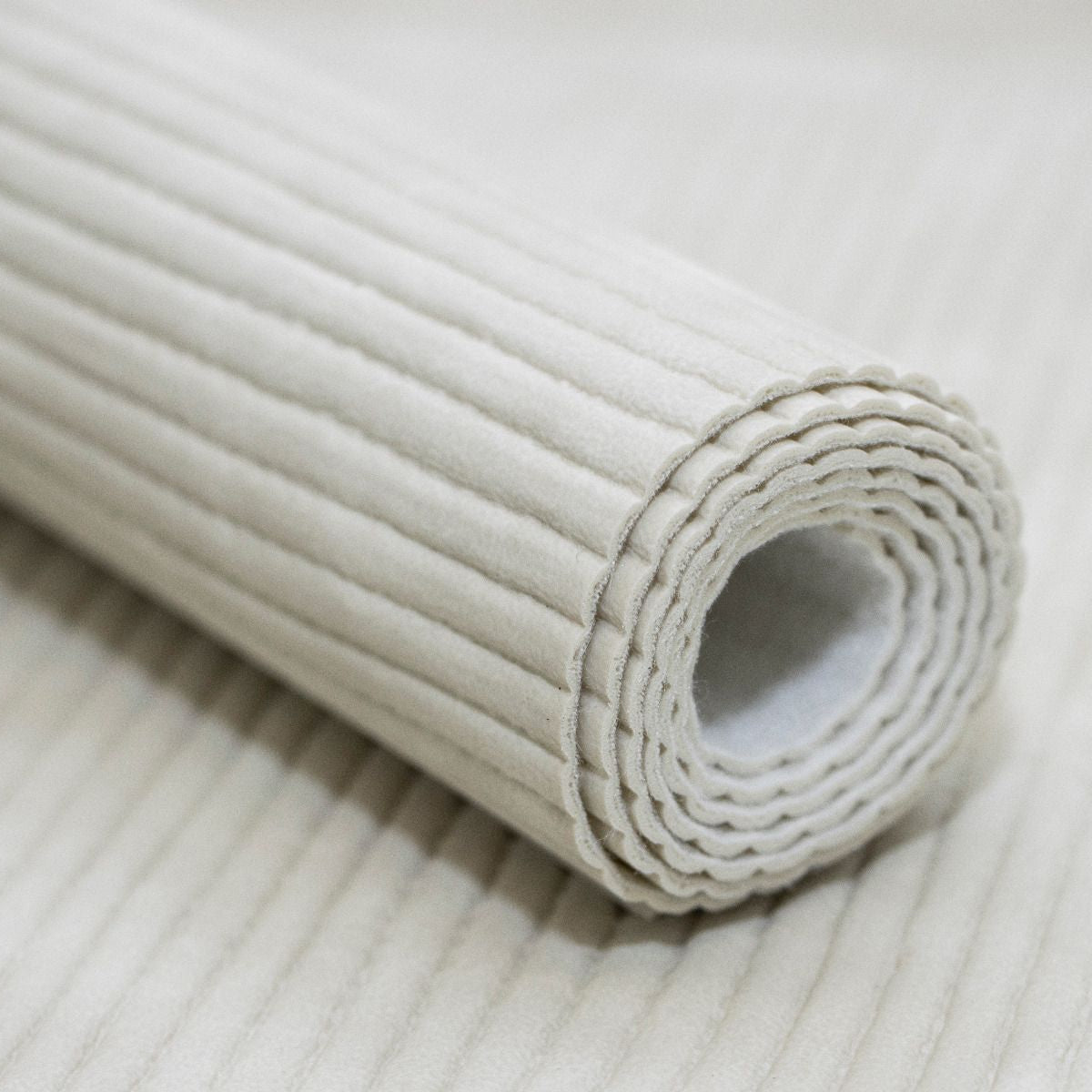 Leder Coupon ca. 50 cm x 70 cm - breitgerippt - uni