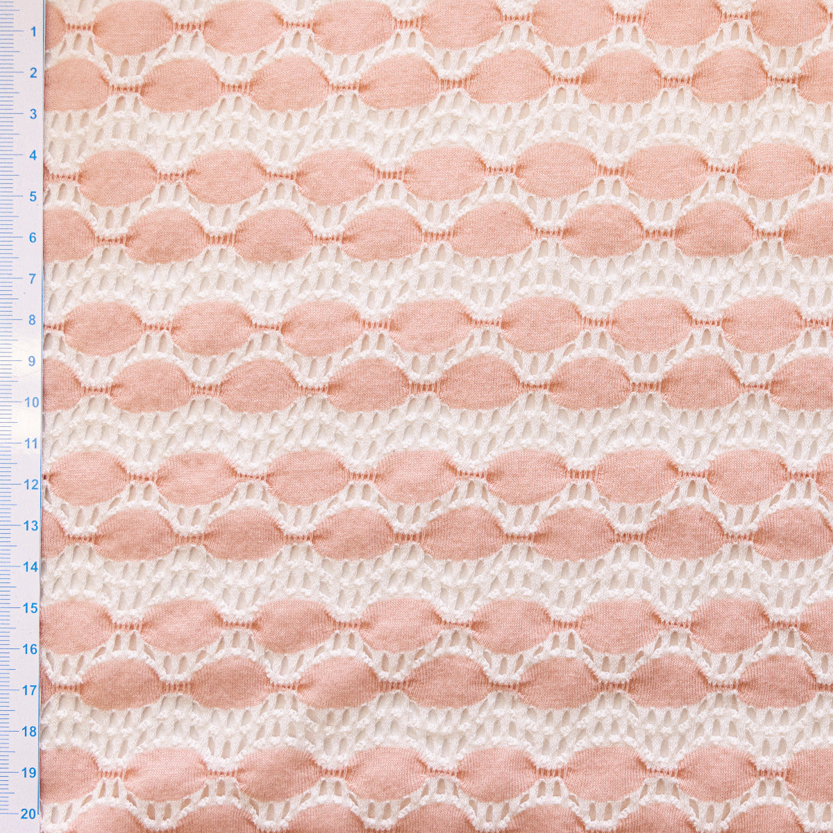 Leichter Jacquard Feinstrick Broderie - Wellen-Lochstickerei - lachsfarben