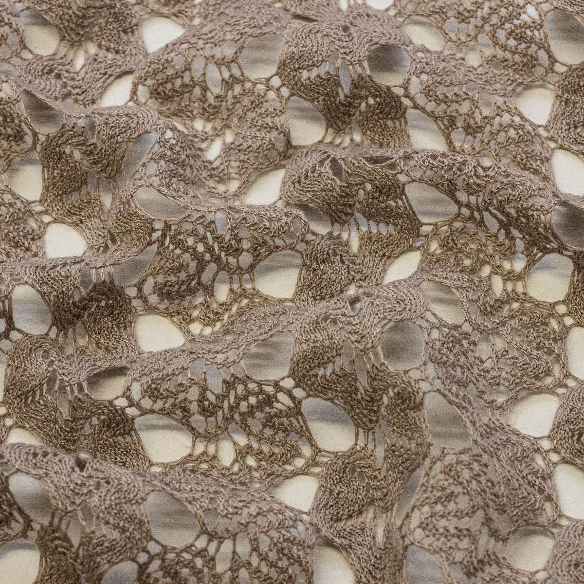 Hochwertige Spitze - Ginkgoblätter - taupe