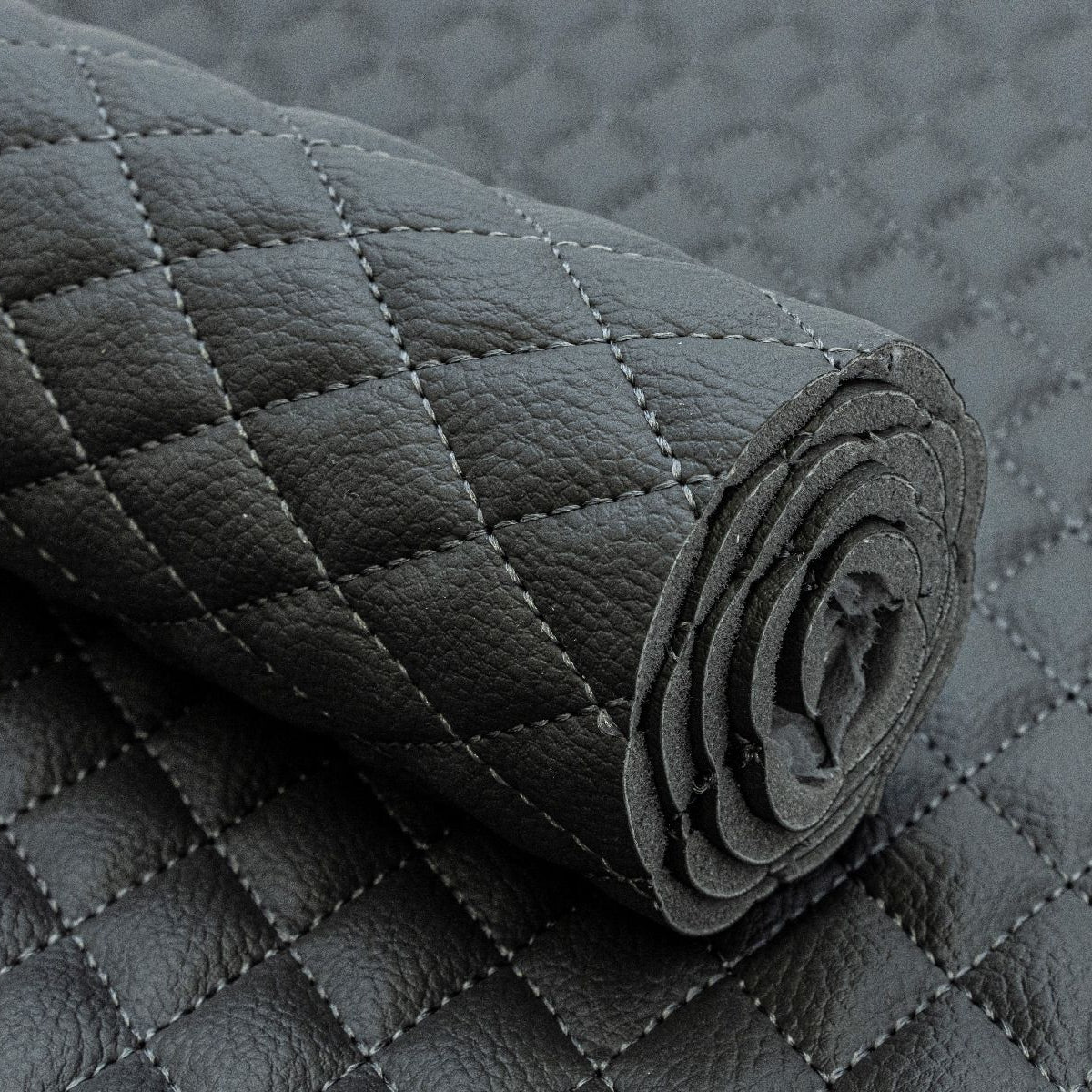 Struktur Kunstleder Coupon ca. 50 cm x 70 cm - Rautenmuster nahtgesteppt