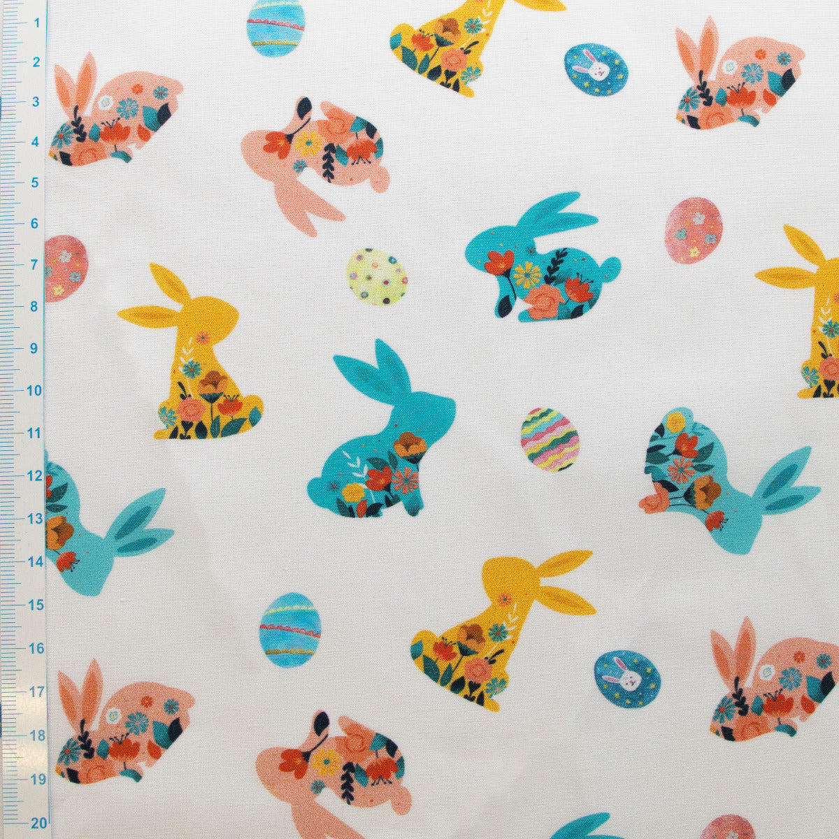 Webware Baumwolle - Happy Easter - bunte Osterhäschen - weiß