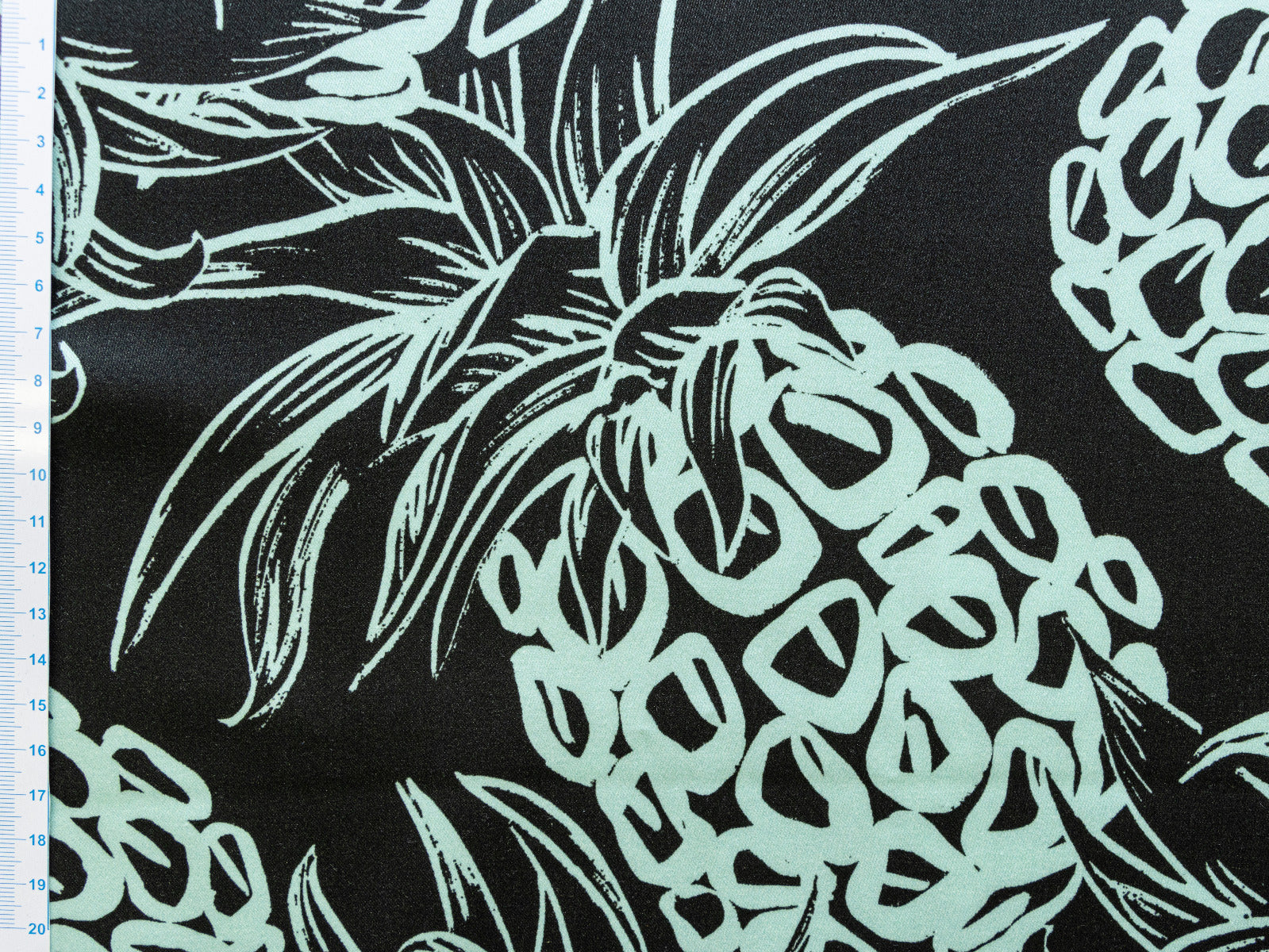 Leicht elastischer Hosen- und Rockstoff - spritzige Ananas