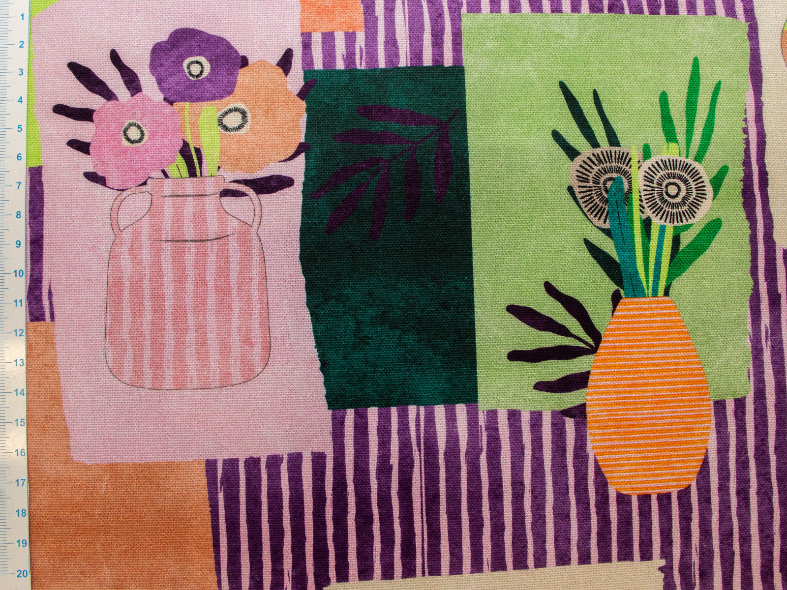 Canvas Digitaldruck Tossed Vases by Nerida Hansen - Abstrakte Vasen mit Blumen