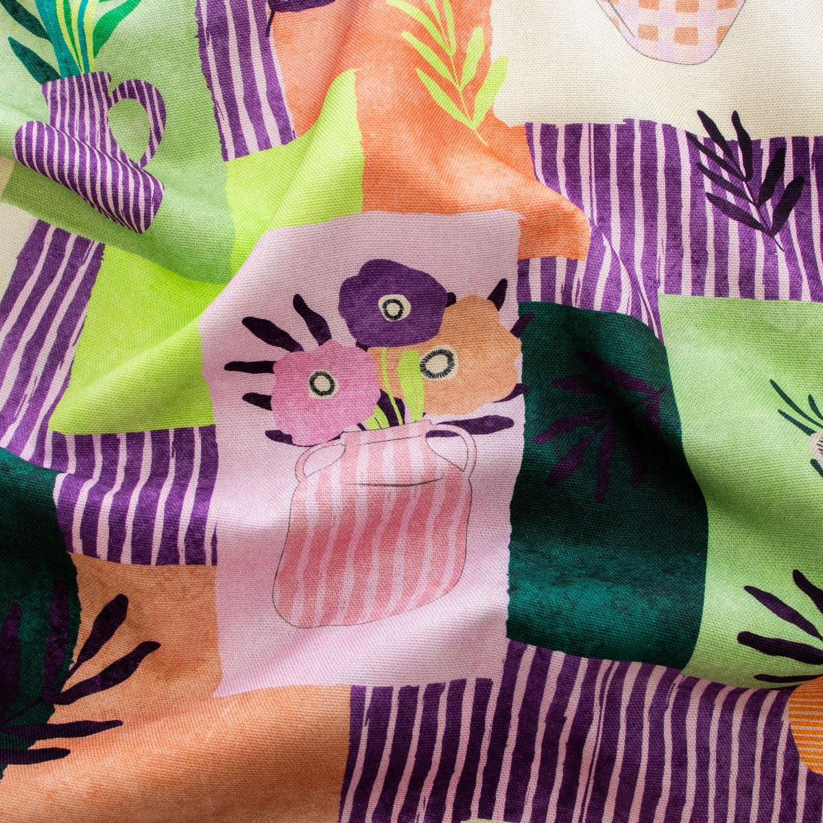 Canvas Digitaldruck Tossed Vases by Nerida Hansen - Abstrakte Vasen mit Blumen