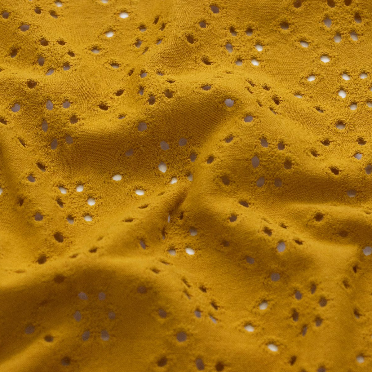 Jersey Strickstoff mit Lochstickerei Embroidery - Blumen