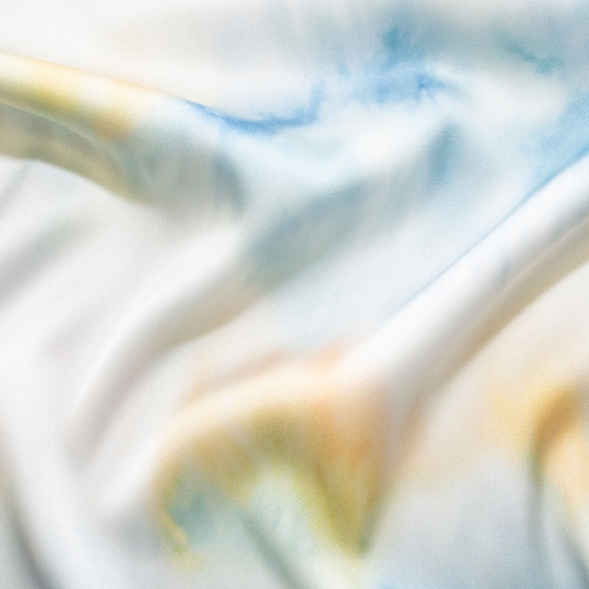Satin minimal stretchig- Aquarell - naturweiß - blau - gelb