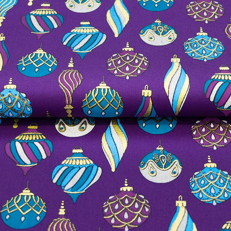 Webware Baumwolle Popeline mit Foliendruck - buntgemusterte Weihnachtskugeln