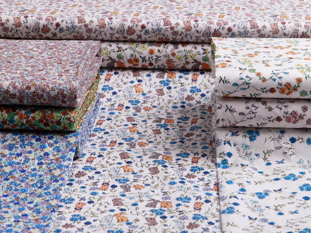 Webware Popeline Baumwolle Digitaldruck - Blumenranken und Vögel - weiß/orange