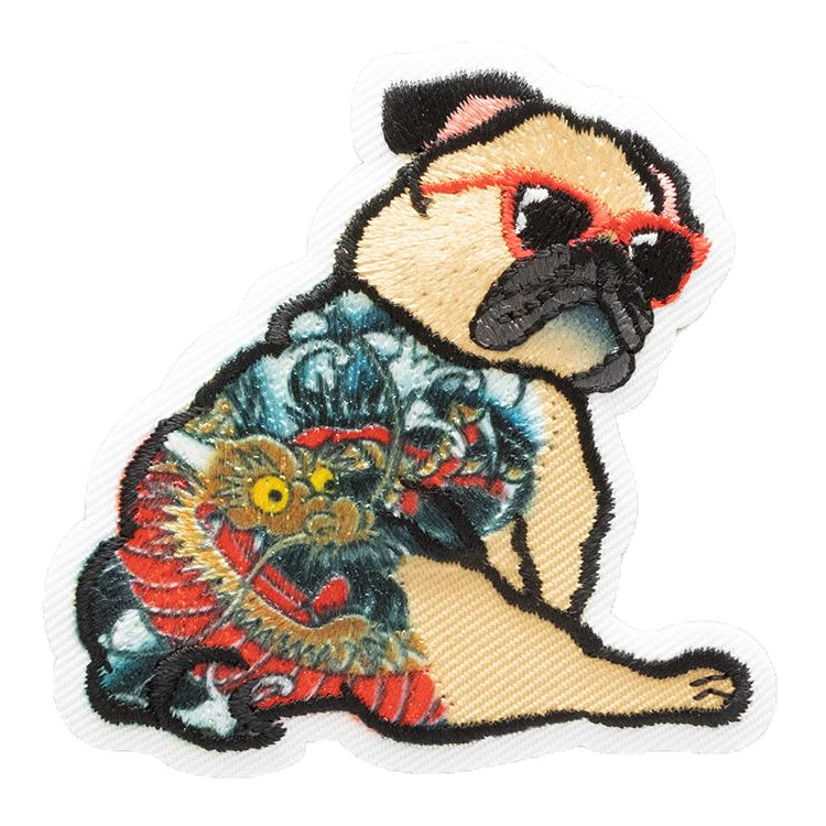 Applikation zum Aufbügeln - Mops mit roter Brille - braun