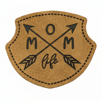 Jessy Sewing Kunstleder-Label mit aufgedruckter Nähnaht - "Wappen Momlife" - braun