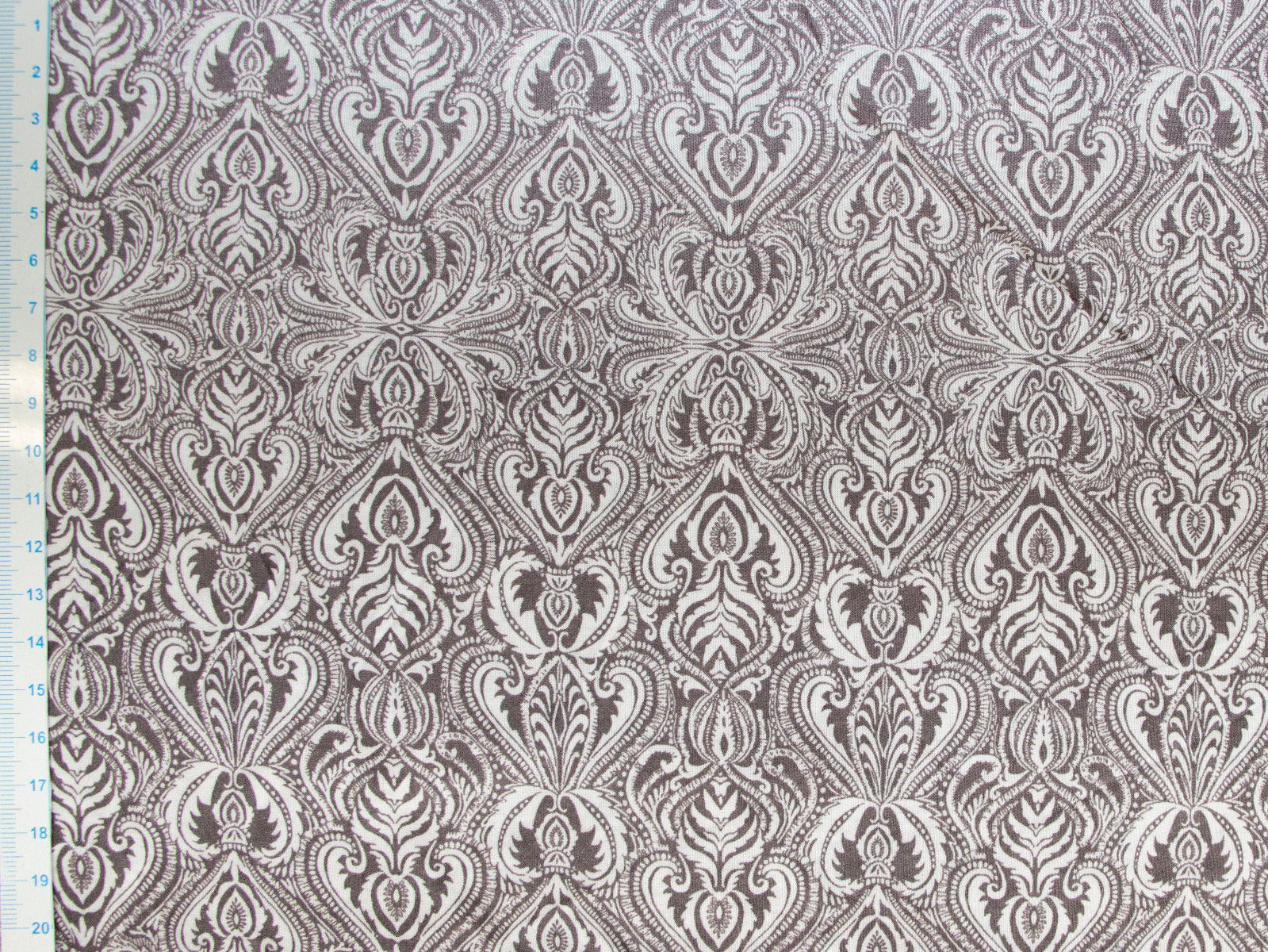 Leichtfallender Interlock - verschnörkelte Ornamente - wollweiß/braun