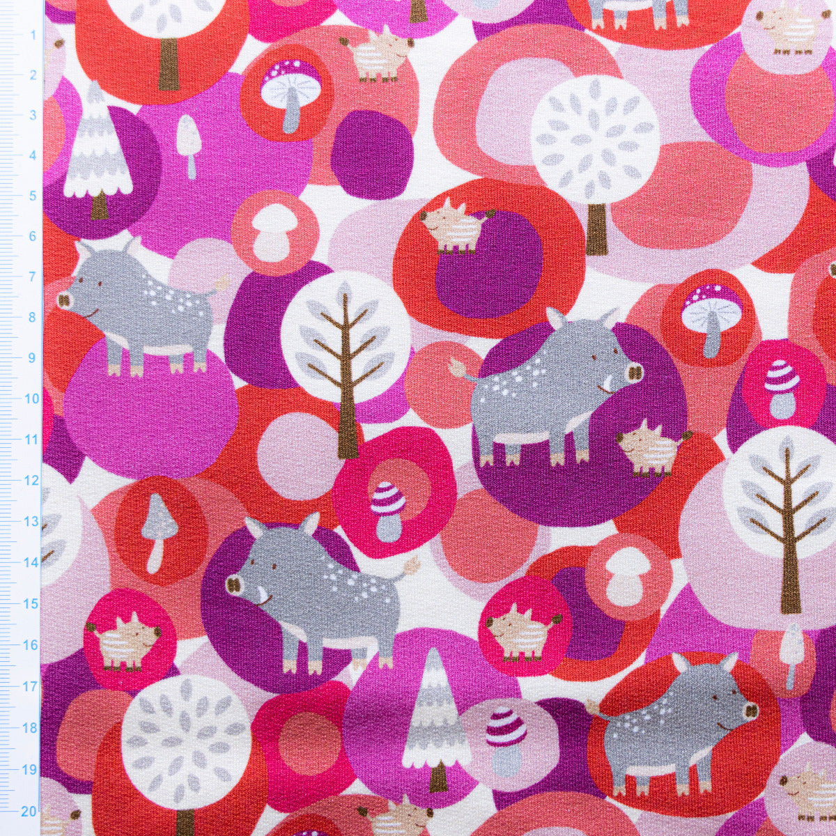 Leicht angerauter Sweat Swafing Woody by Steinbeck - Schweinchen im Wald - fuchsia