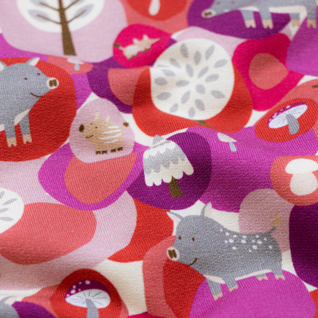 Leicht angerauter Sweat Swafing Woody by Steinbeck - Schweinchen im Wald - fuchsia