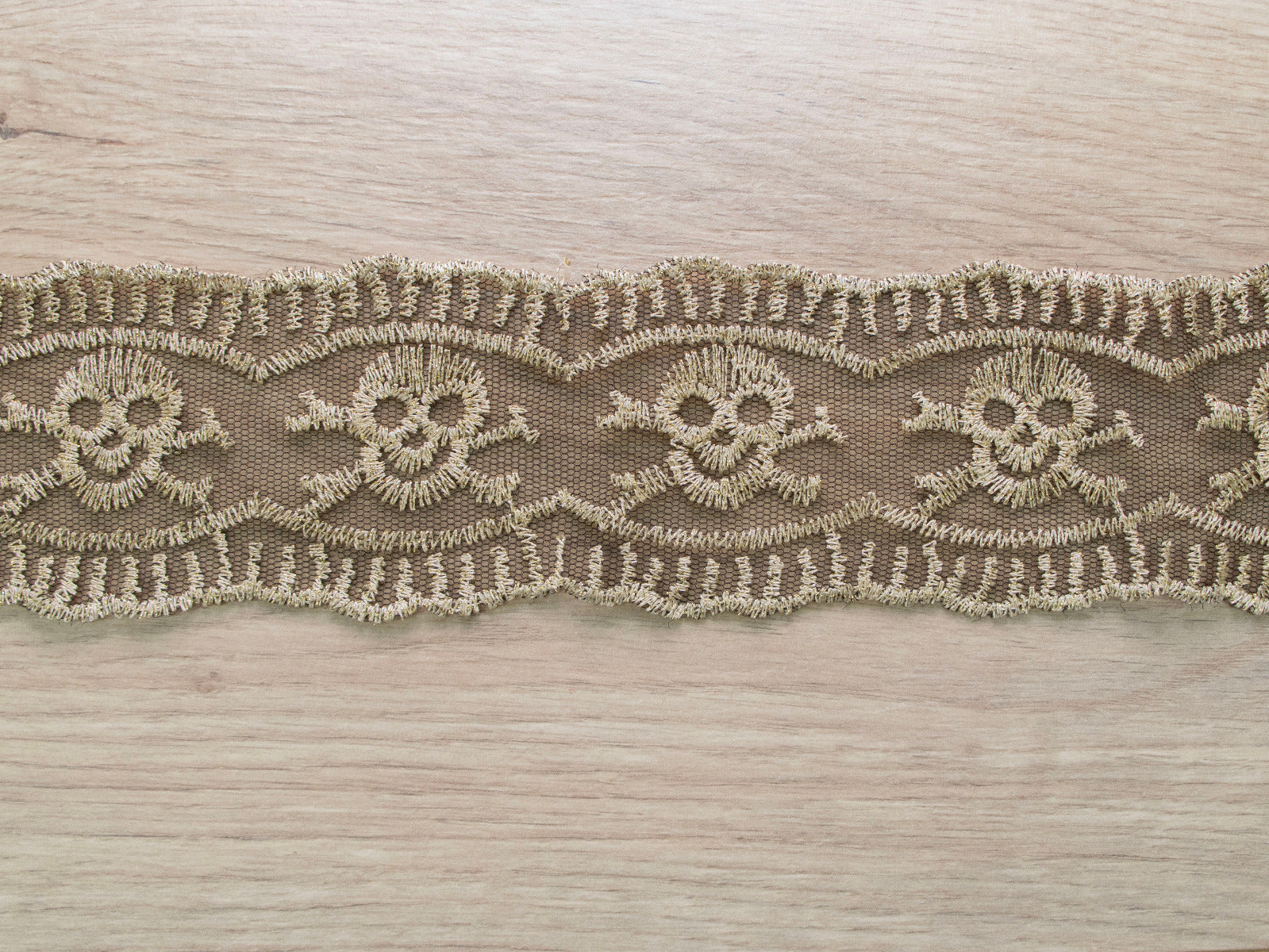 Spitzenband mit Glitzer - 6 cm breit - Totenköpfe - schwarz - gold