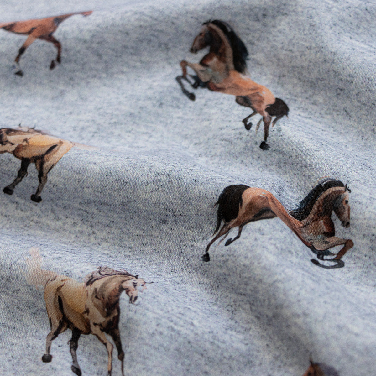 Softshell Jackenstoff - prachtvolle Pferde - meliert grau