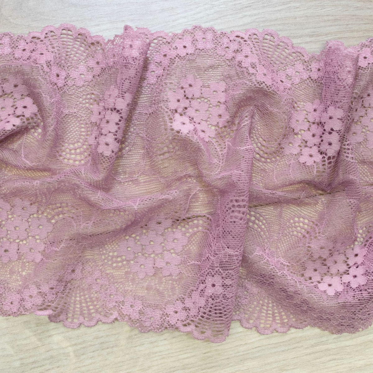 Spitzenband - 18 cm breit - Blümchen - mauve