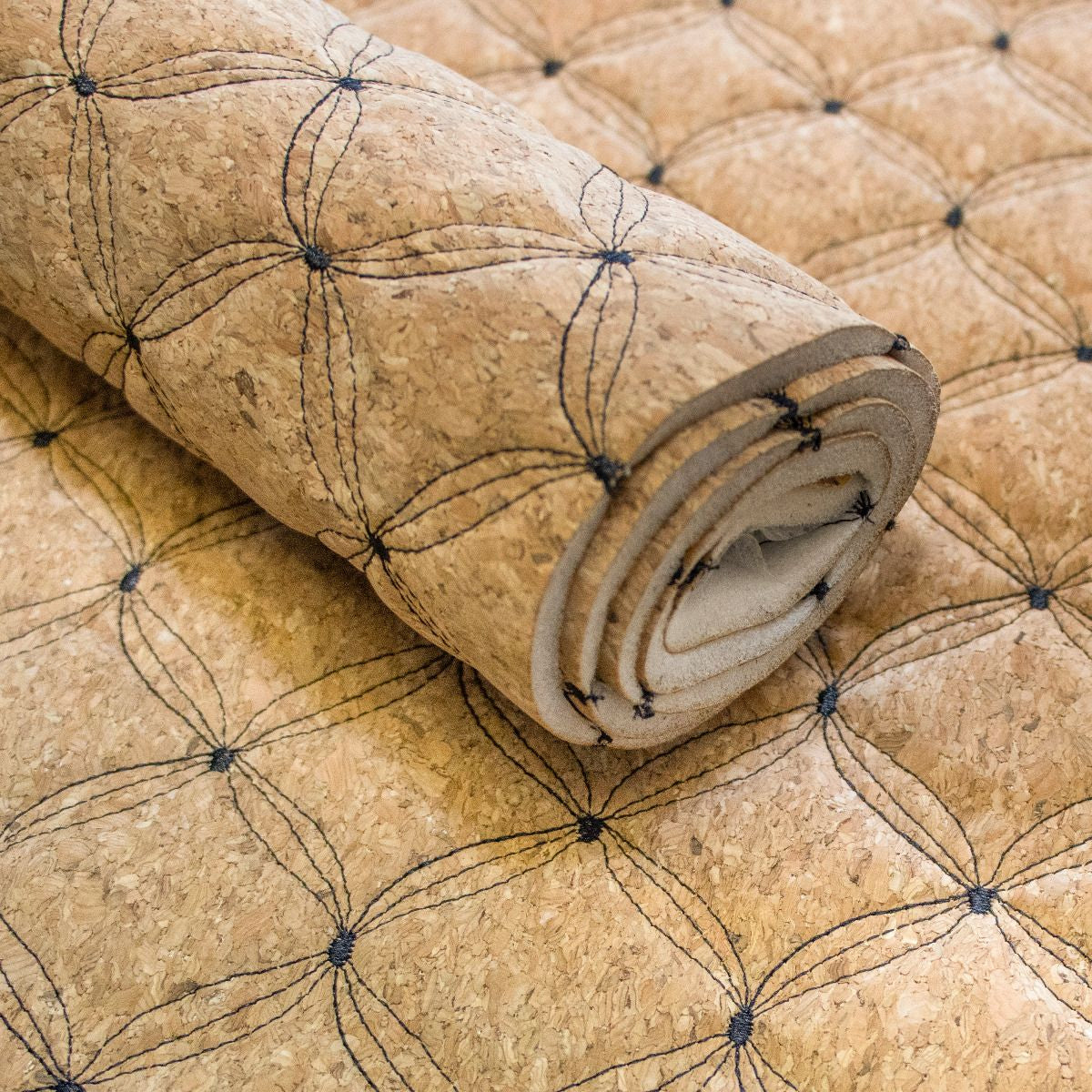 Kork Coupon ca. 50 cm x 65 cm - Karo Muster nahtgesteppt - schwarz