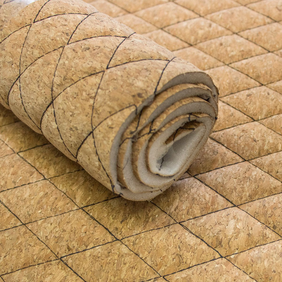 Kork Coupon ca. 50 cm x 65 cm - Rautenmuster nahtgesteppt - schwarz