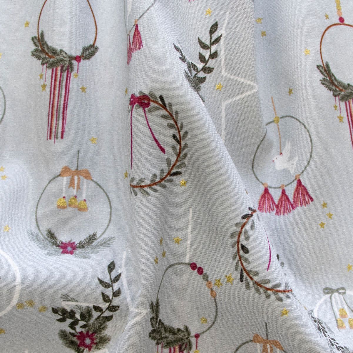 Webware Baumwolle Popeline mit Foliendruck - Weihnachtskränze - Wollweiß