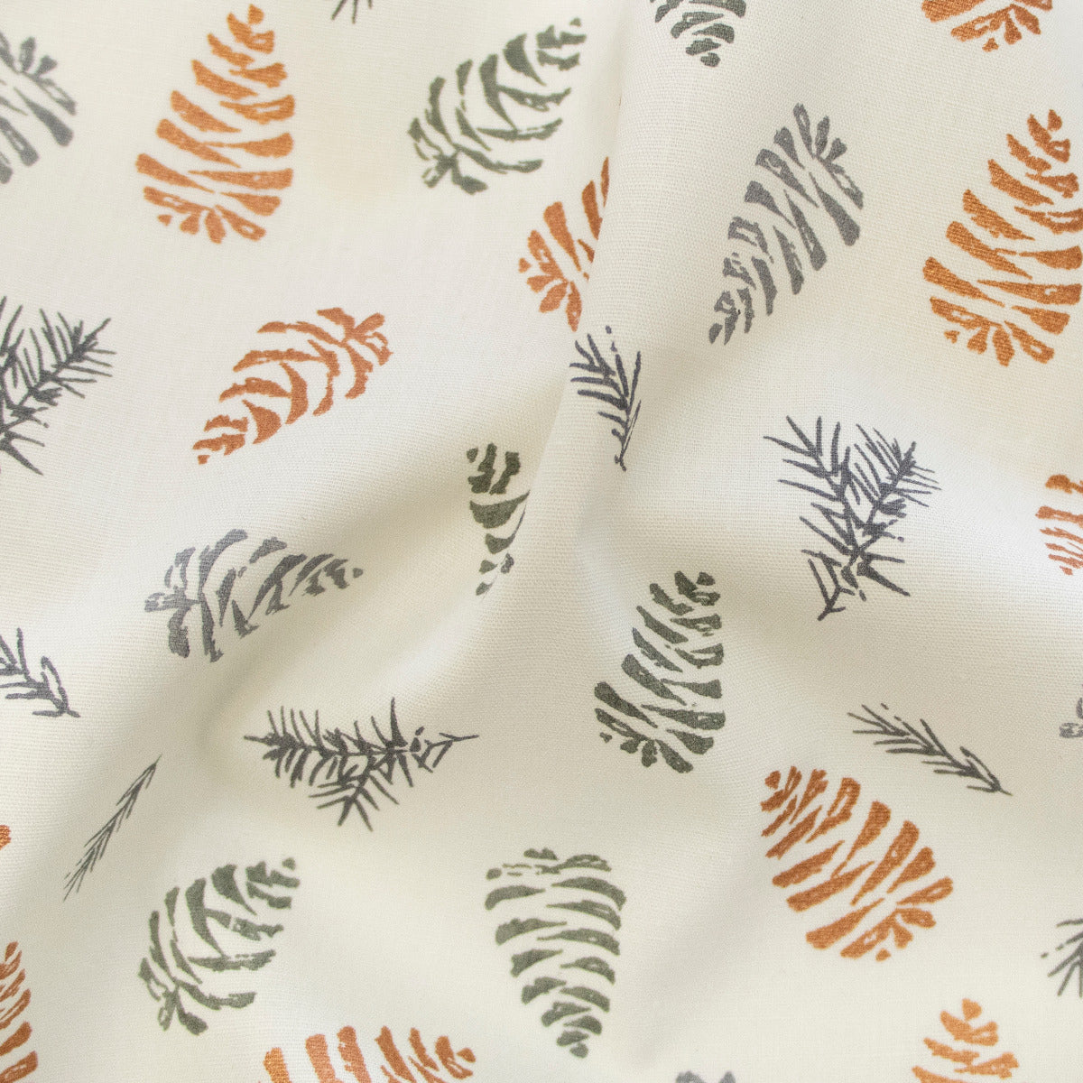 Webware Baumwolle Popeline mit Foliendruck - Tannenzapfen - Wollweiß