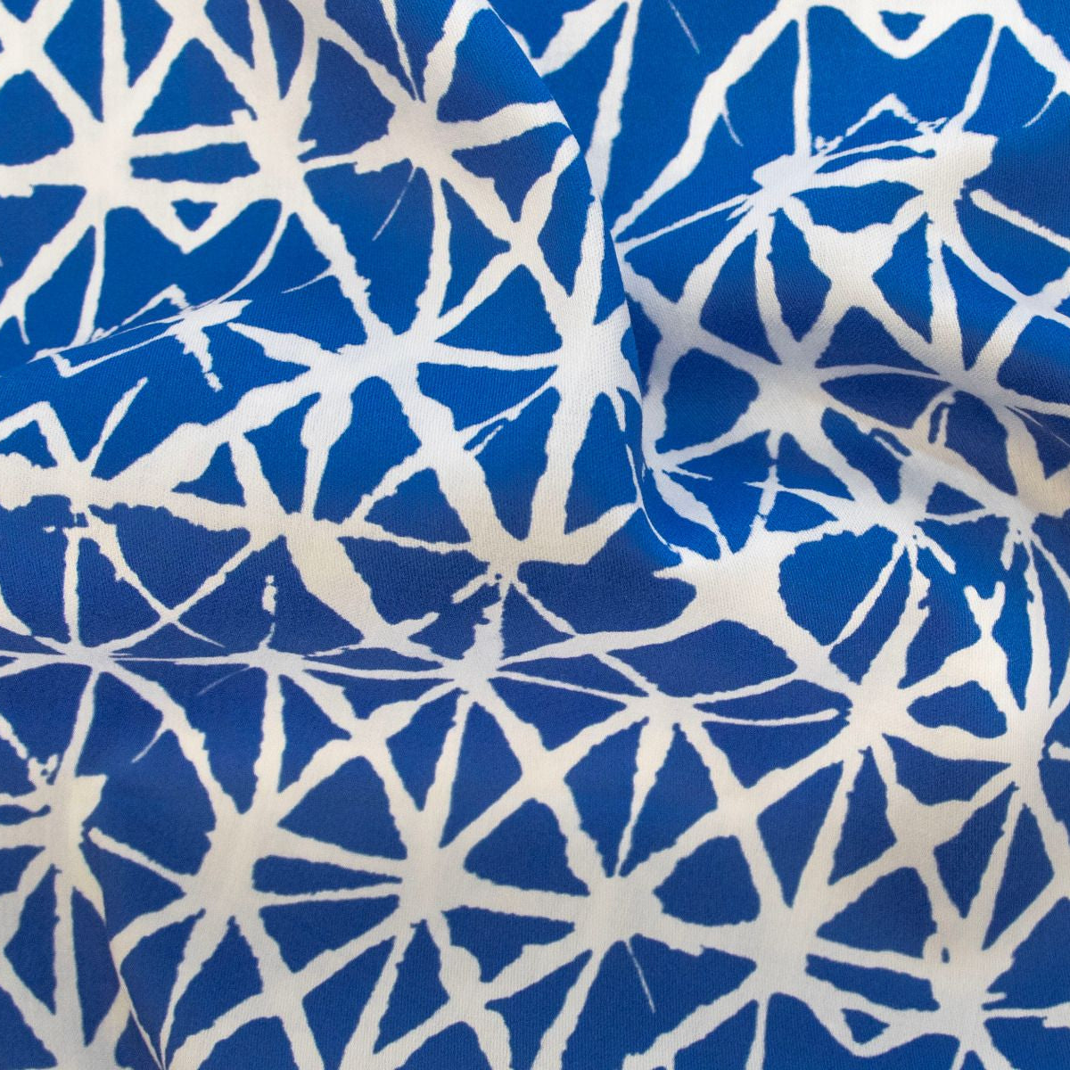 Italienische Webware Baumwolle mit Digitaldruck - Abstraktes Muster - blau - weiß