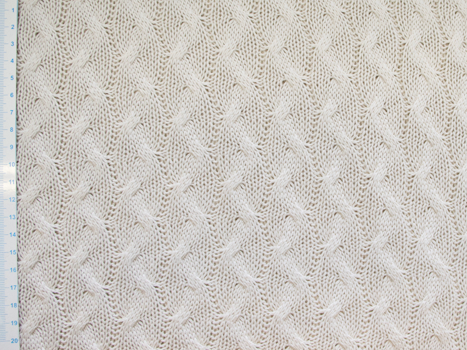 Strickstoff Big Knit mit Zopfmuster