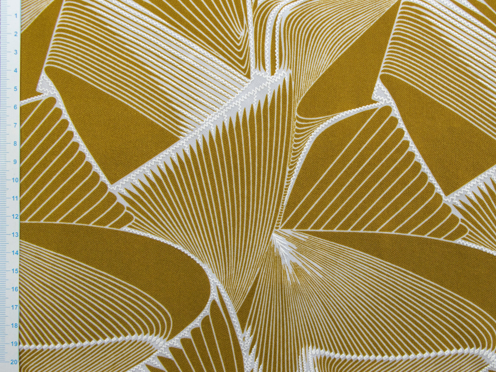 Jersey Polyester mit Flockdruck - verrückte Dreiecke - ocker