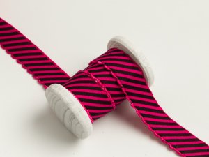 Gummiband ca. 25mm - diagonale Streifen - pink