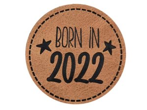 Jessy Sewing Kunstleder-Label mit aufgedruckter Nähnaht - "Born in 2022" - braun