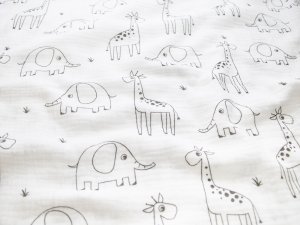 Musselin Baumwolle - Giraffen und Elefanten - weiß