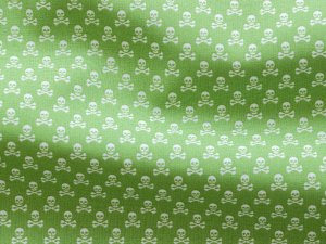 Webware Baumwolle - kleine Totenköpfe - grasgrün