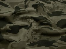 Angerauter Sweat - Camper auf Camouflage - olivgrün 