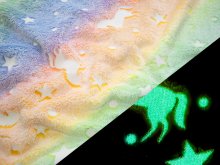 Wellnessfleece "Glow in the Dark" - Einhörner und Sterne auf Regenbogenverlauf - bunt
