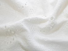 Musselin Baumwolle Double Gauze Broderie - Lochstickerei - Blumenmuster - weiß
