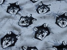 Alpenfleece Toff Wolves - mutige Wölfe auf Splash - grau