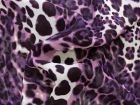 Nahaufnahme von italienischer Chiffon Viskose - Animalprint - weiß - lila