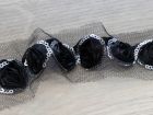 Nahaufnahme von Rosenborte Mesh mit Pailetten - ca. 4 cm breit - schwarz