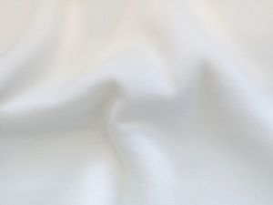 Dicker Sweatstoff in einheitlichem Wollweiß – ideal für die Herstellung von komfortabler und warmer Bekleidung wie Pullovern, Sweatshirts und Hoodies.