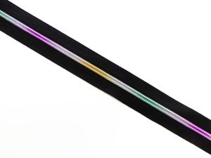 Nahaufnahme von Endlos-Reißverschluss 5mm -  Regenbogen - schwarz