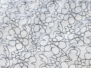 Hochwertige Spitze - Blütenoptik - weiß-schwarz