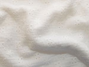 Musselin Baumwolle Double Gauze Broderie - Lochstickerei - Blümchen- weiß