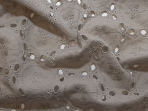 Webware Baumwolle Broderie - Lochstickerei - Abstraktes Muster - beige