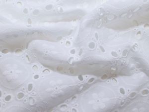 Webware Baumwolle Broderie - Lochstickerei - Abstraktes Muster - kaltweiß