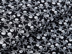 Webware Baumwolle Popeline - Totenköpfe und Säbel - schwarz