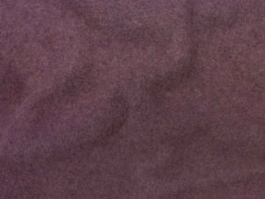 Nahaufnahme von einem Wollfleece Swafing Nena in uni mauve