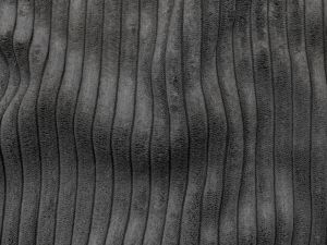 Nahaufnahme von einem weichen Breitcord - ca. 1cm Rippen - uni grau